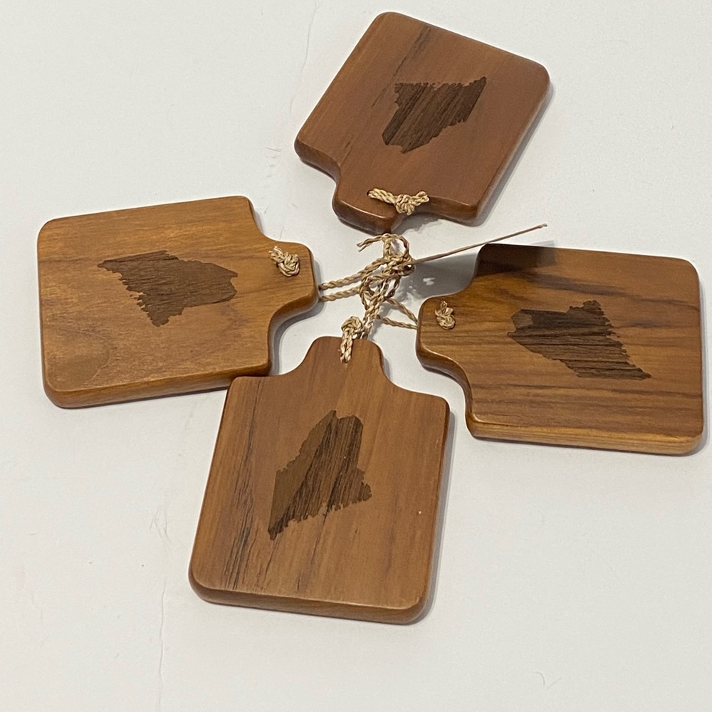 Teak Wood Trivet and Four Coaster Set with Maine Design - Picture 8 of 10